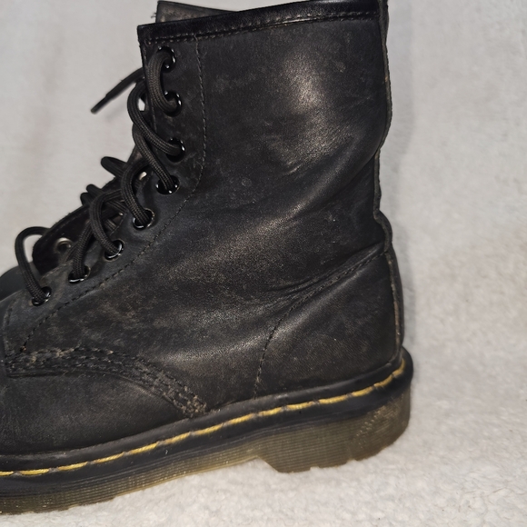 Dr. Martens Boots Size 6. - Picture 3 of 14